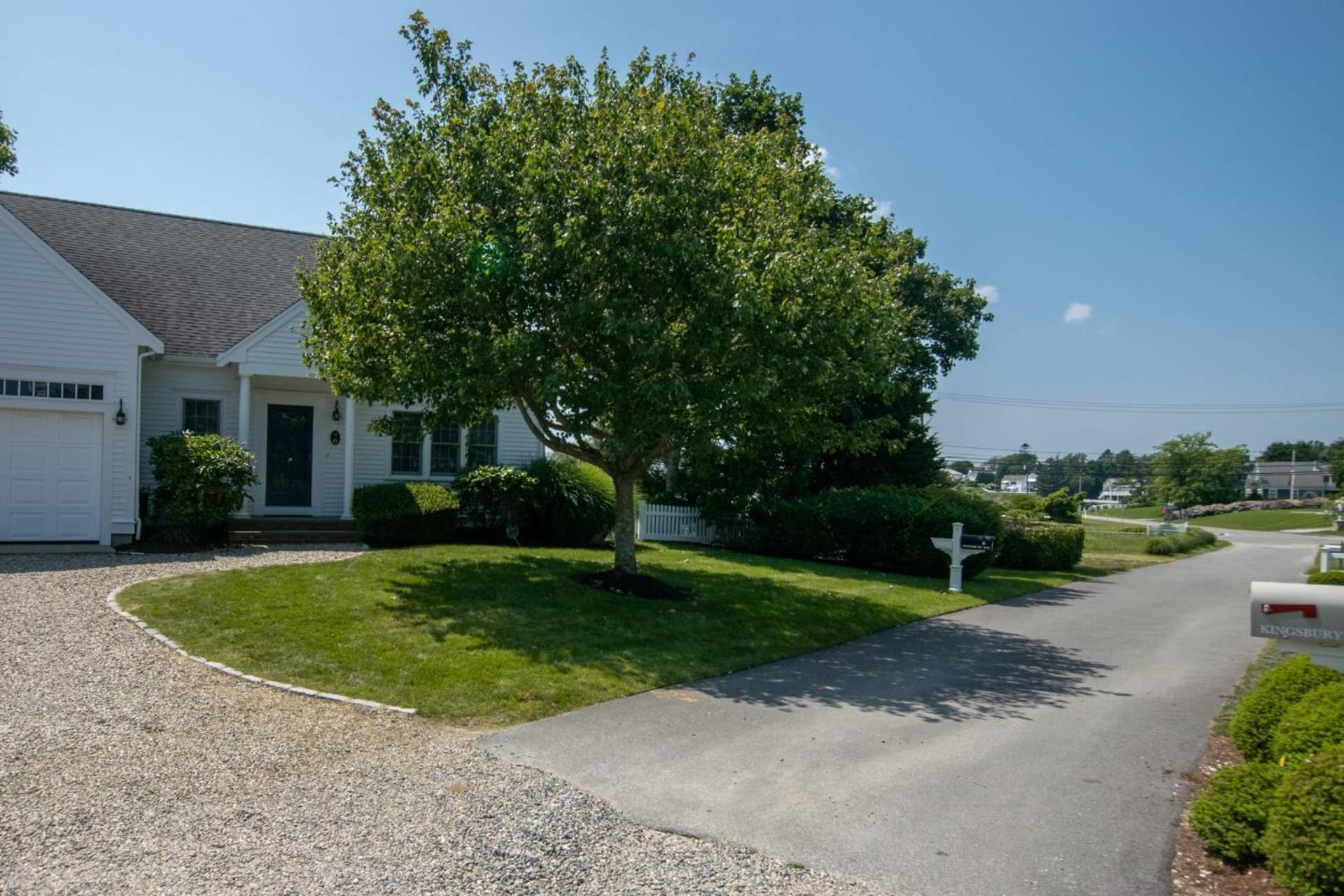 Walk To Oyster Pond And Main Street Chatham Villa Exterior photo