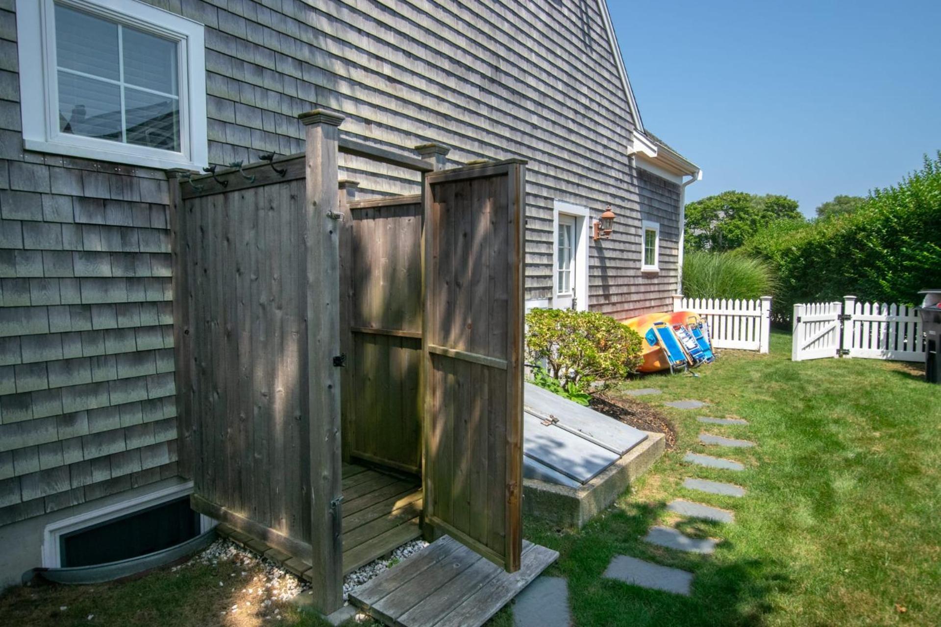 Walk To Oyster Pond And Main Street Chatham Villa Exterior photo